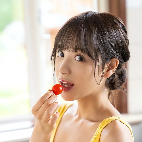 Kana Momonogi